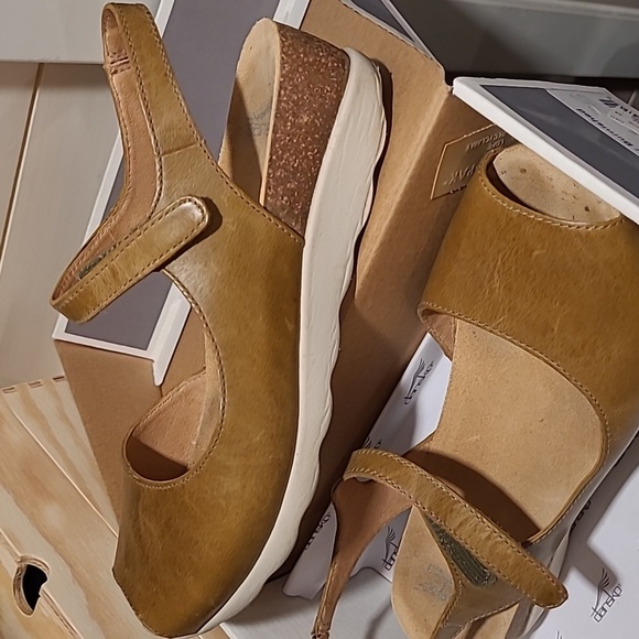 Dansko sz 38 sandals - Picture 2 of 7